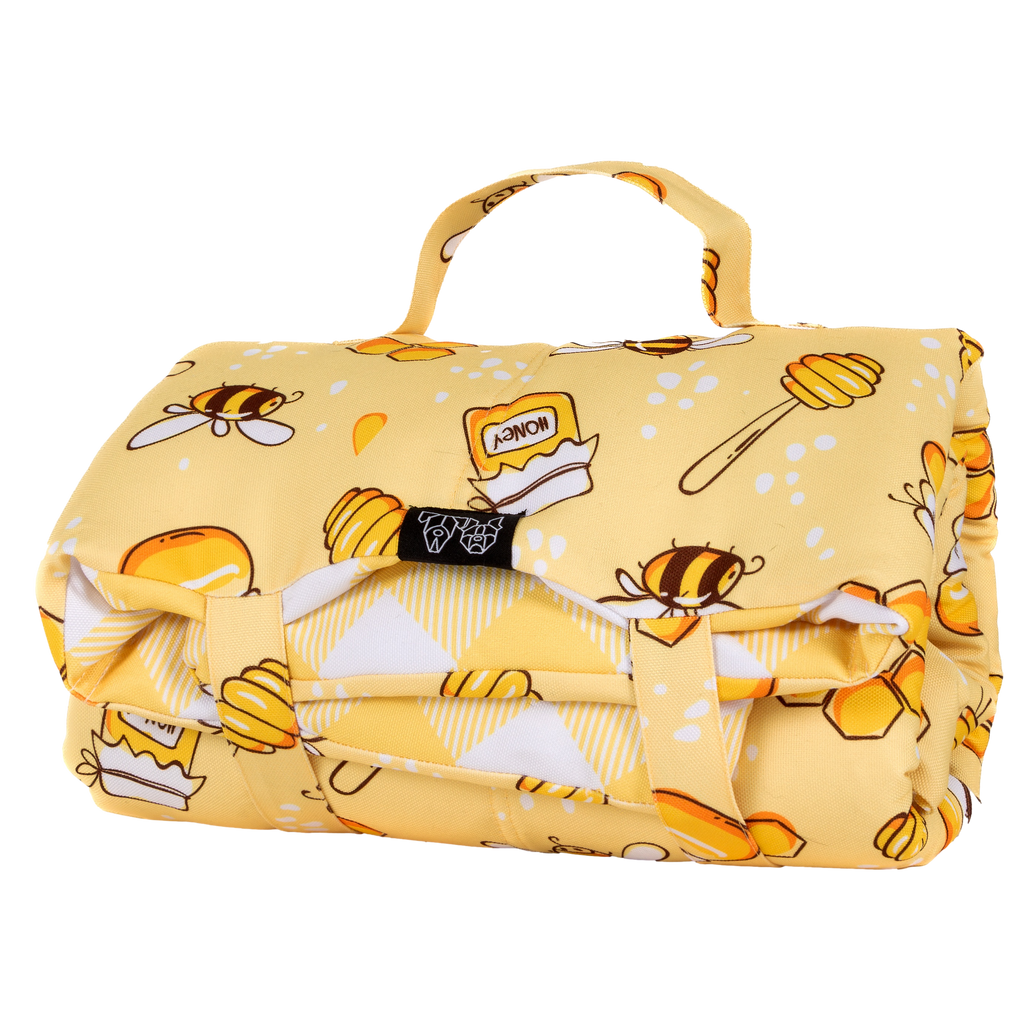ON-THE-GO PET MAT: BEE-HIVING